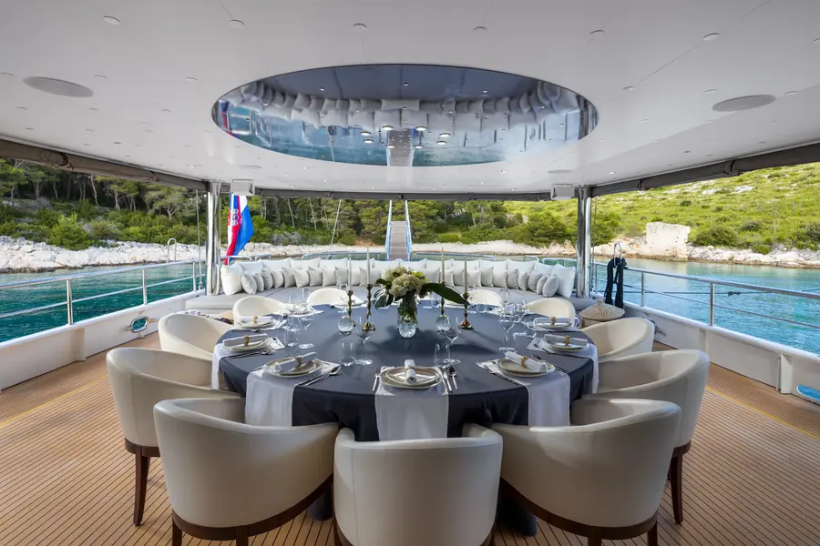 Yacht AURUM SKY photography portfolio